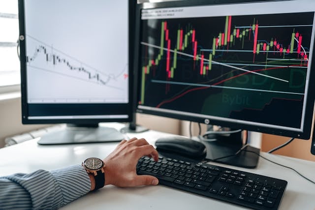 استراتيجية تتبع الاتجاه