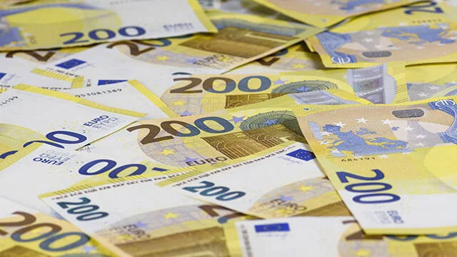 اليورو/الدولار يتراجع قليلًا وسط تباين معنويات السوق والإشارات الاقتصادية