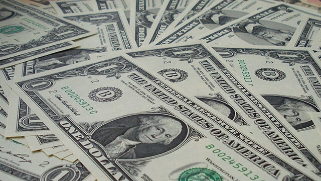 الدولار يجد دعمًا عند مستويات رئيسية وسط توقعات بالانخفاض أمام اليوان