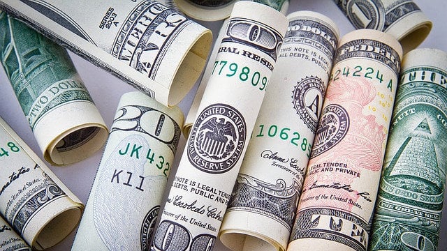 الدولار الكندي مرن وسط عدم يقين بشأن الرسوم الجمركية وخفض الفائدة
