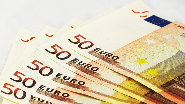 اليورو/الدولار يحقق مكاسب قبيل محضر الفيدرالي مع مستويات رئيسية للمتابعة