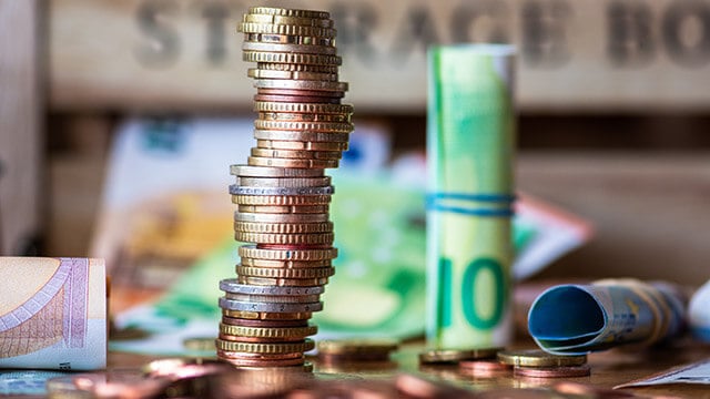 اليورو/الدولار يستقر عند 1.1321 وسط عطلة العمال وإشارات اقتصادية متباينة