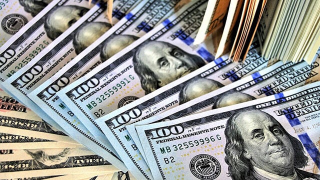 الإسترليني/الدولار يرتفع قرب 1.3300 وسط إشارات اقتصادية متباينة