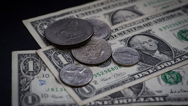 الإسترليني/الدولار تحت الضغط مع صعود الدولار والعوامل الجيوسياسية